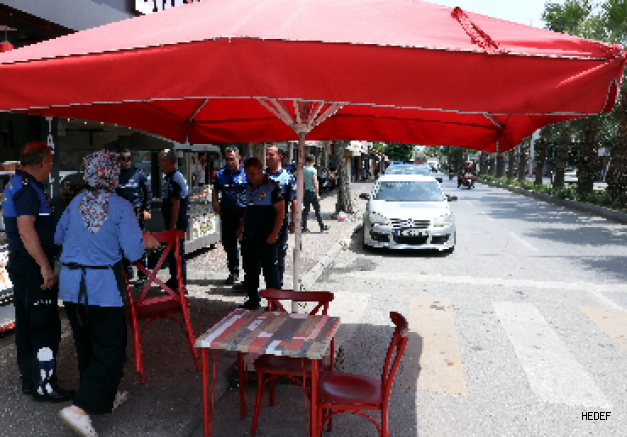 AKDENİZ ZABITASINDAN KALDIRIM İŞGALİ DENETİMİ