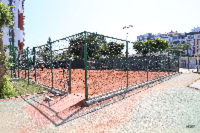 ARATOS SPOR TESİSLERİ'NDE TENİS KORTLARI YENİLENİYOR!