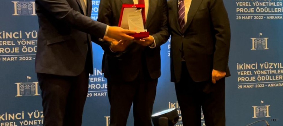 BAŞKAN ABDULLAH ÖZYİĞİT’E BİR ÖDÜL DAHA