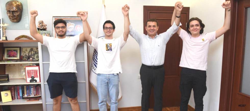 ÖZYİĞİT'TEN, ÖĞRENCİLERE YARDIM