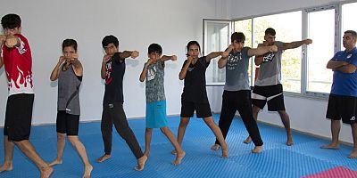 BÜYÜKŞEHİR KICK BOKS KURSU DEVAM EDİYOR