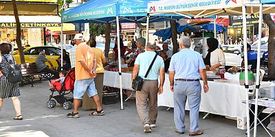KADINLAR BURADA EMEKLERİNİN KARŞILIĞINI ALIYOR 