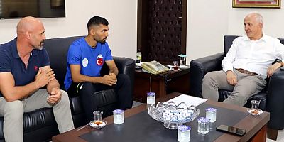 KİCK BOKS SPORCUSU HATİP EMLEK, YOLCULUĞU ÖNCESİ BAŞKAN GÜLTAK’I ZİYARET ETTİ