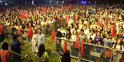 TOROSLAR’DA ZAFER COŞKUSU “KIRAÇ” KONSERİ İLE BAŞLADI